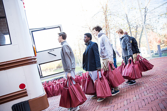 thanksgiving_fooddrive_us_wkl_4631