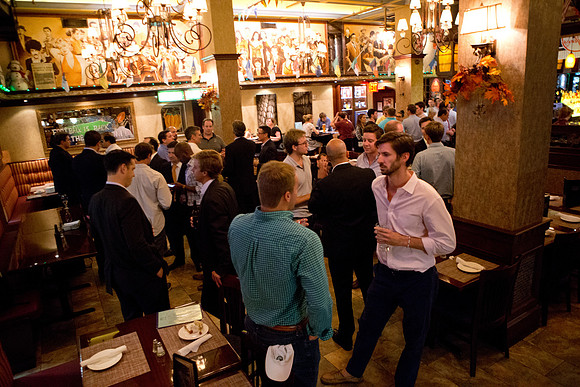 alumni_happyhour_nyc16_mkras_0022