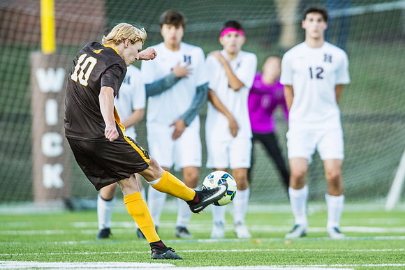 hc17_soccer_dburns_9814