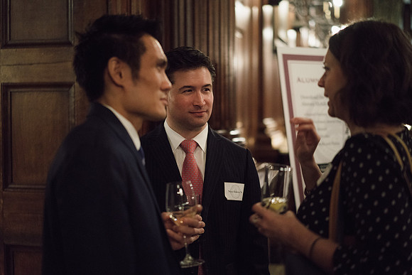 alumni_holidayparty16_jk_5343