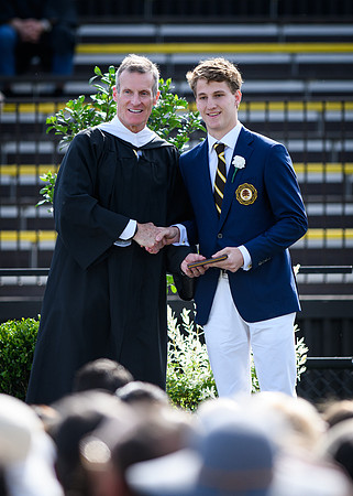 graduation22_diplomas_wkl_1015