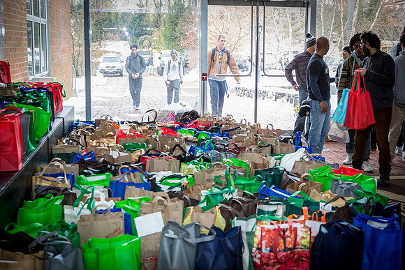 thanksgiving18_fooddrive_us_7988