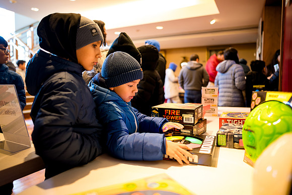 alumni_adc_toydrive24_horizons_ah_0027