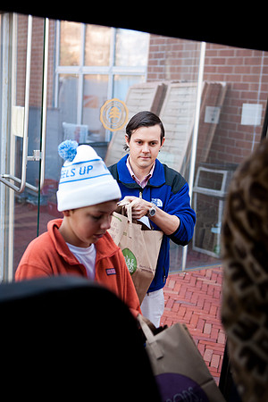thanksgiving_fooddrive_us_mkras_0164