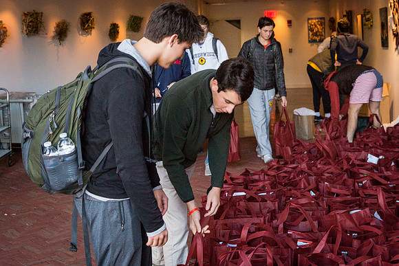 thanksgiving_fooddrive_us_jfess_4481
