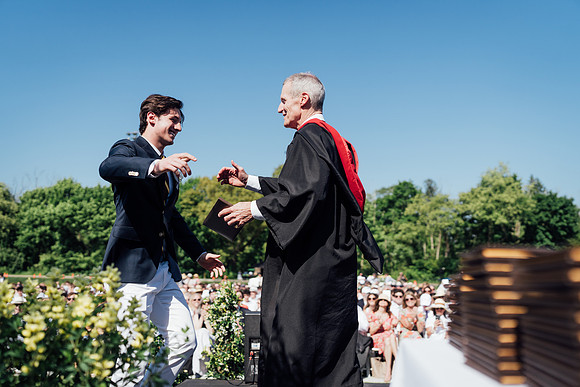 graduation24_diploma_jk_3549