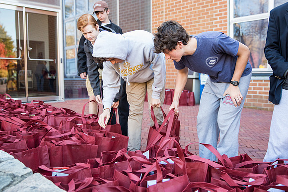 thanksgiving_fooddrive_us_wkl_4565