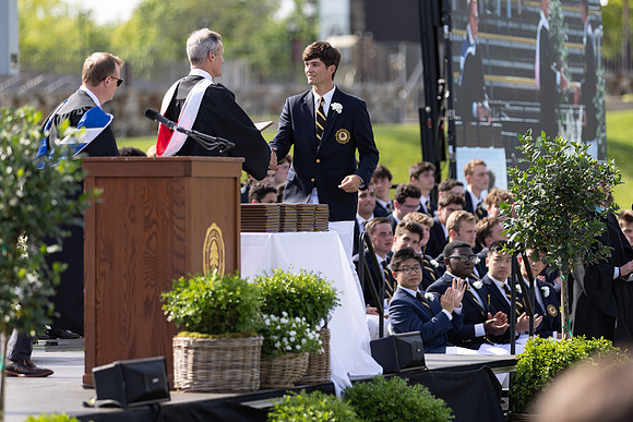graduation22_diplomas_gh_0581