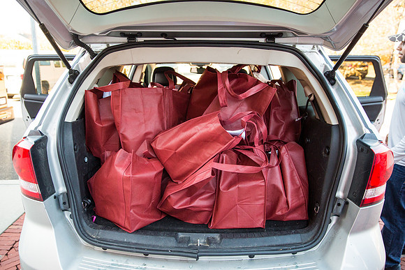 thanksgiving_fooddrive_us_wkl_4526