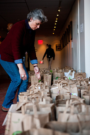 thanksgiving_fooddrive_us_mkras_0096