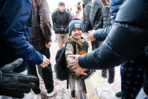 holidays19_handshake_wkl_1172