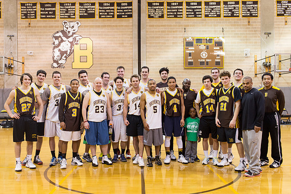 alumni_vs_varsitybball_3325b