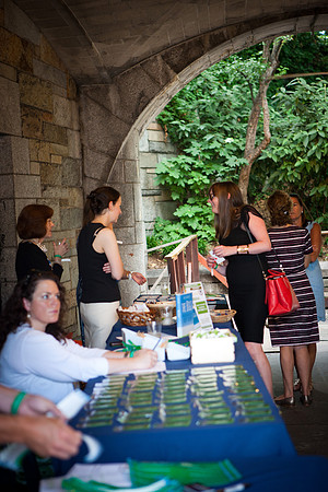 alum_nyc_summersocial14_mkras_0037
