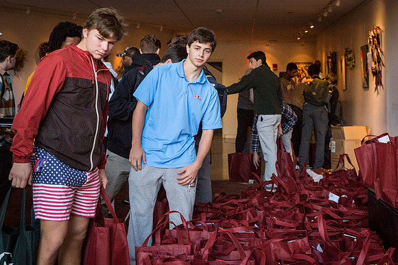 thanksgiving_fooddrive_us_jfess_4472