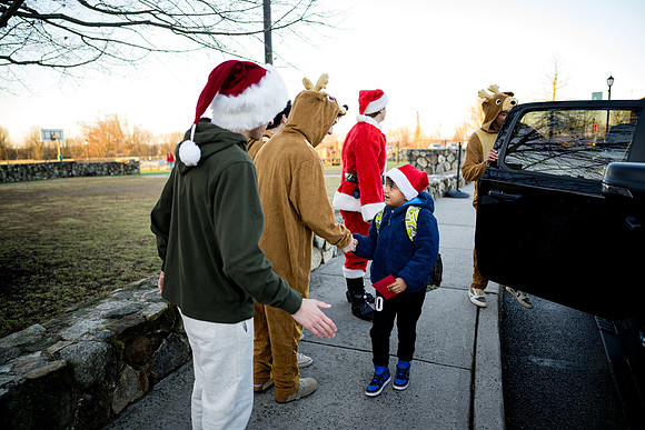 holiday_handshake24_ah_0049
