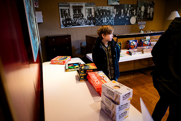 alumni_adc_toydrive24_horizons_ah_0061