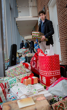 holidaygifts_us_jfess_4190