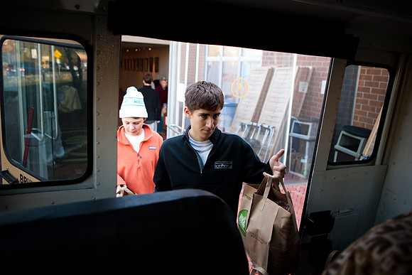 thanksgiving_fooddrive_us_mkras_0159