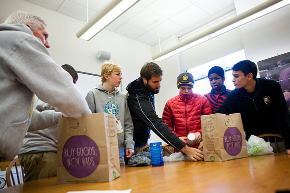 thanksgiving_fooddrive_us_mkras_0008