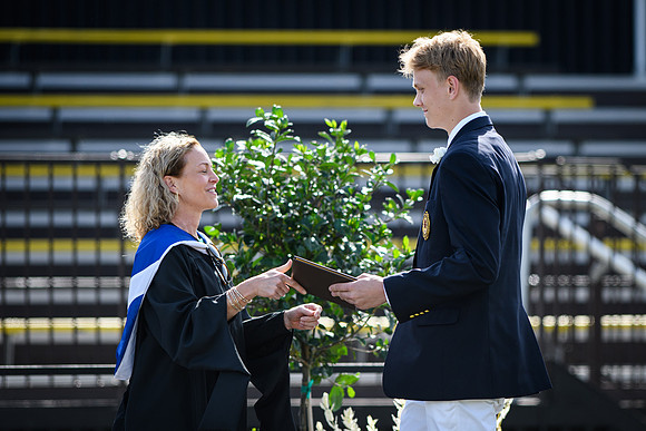 graduation22_diplomas_wkl_0349