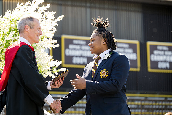 graduation24_diploma_ah_0443