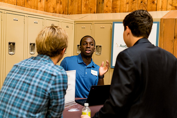 careercenter_tablenetworking22_ah_0032