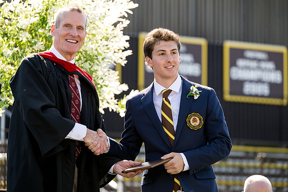 graduation24_diploma_ah_0423