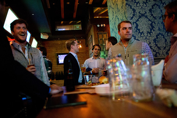 alumni_happyhour_nyc17_mkras_0025