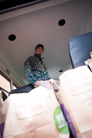 thanksgiving_fooddrive_us_mkras_0181