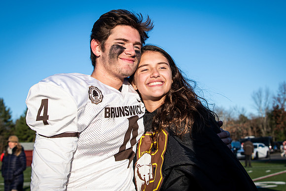 football_nepsac19_wkl8_2057