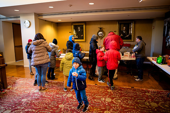 alumni_adc_toydrive24_horizons_ah_0047