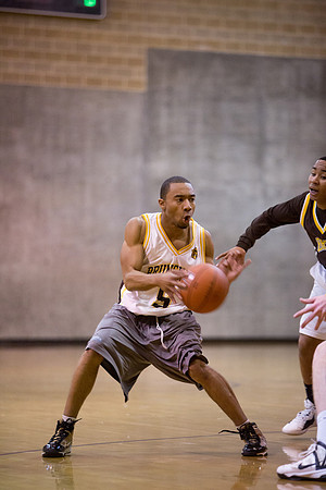 alumni_vs_varsitybball_jk_2913