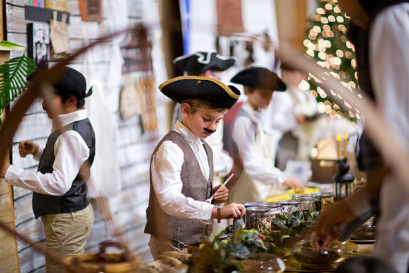 colonialday19_parents_mkras_0101