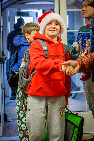 holiday19_handhake_jfess_0379