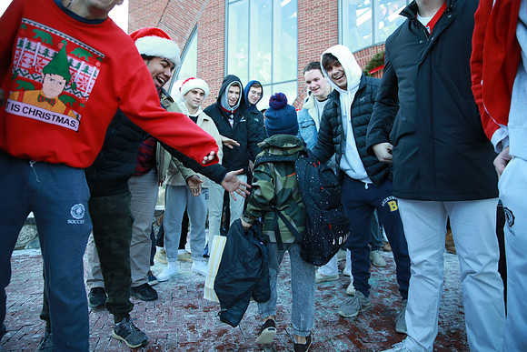 holidays19_handshake_mkras_0089