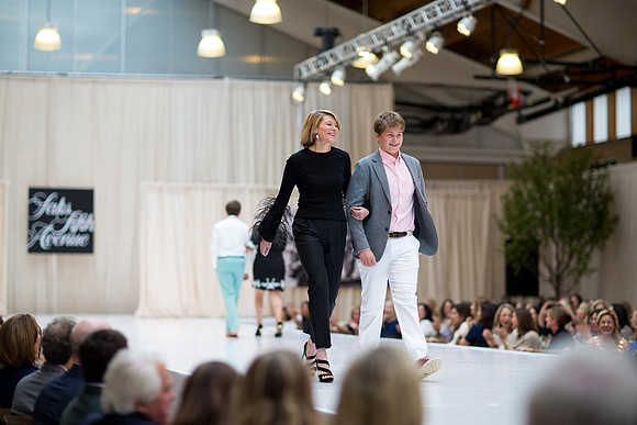fashionshow19_runway_mk_0270