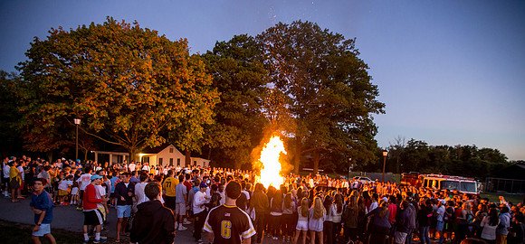 homecoming14_bonfire_jfess_9677