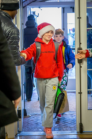 holiday19_handhake_jfess_0376