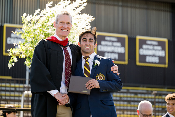 graduation24_diploma_ah_0382