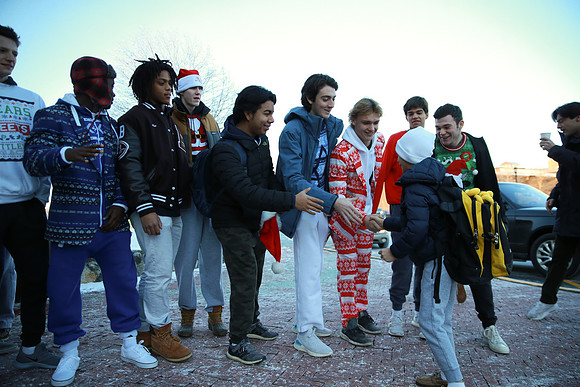 holidays19_handshake_mkras_0080