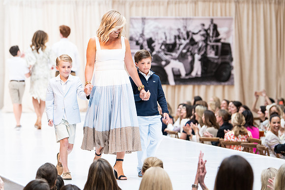fashionshow19_runway_wkl_0597