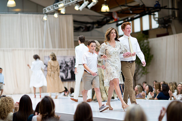 fashionshow19_runway_mk_0427