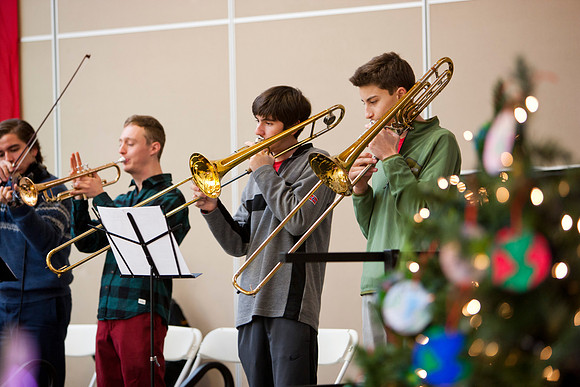 holidayassembly_all_mkras_9474