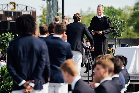 graduation22_diplomas_jk_7612
