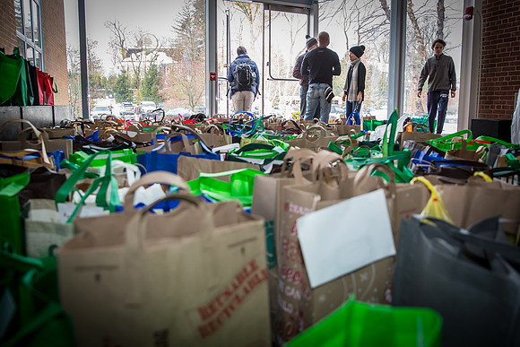 thanksgiving18_fooddrive_us_7984