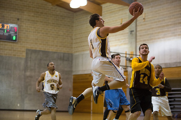 alumni_vs_varsitybball_2877