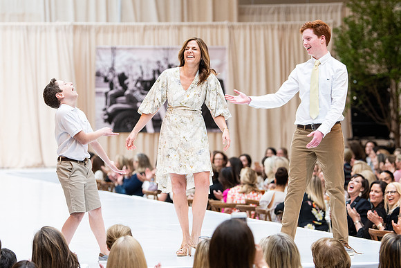 fashionshow19_runway_wkl_0589