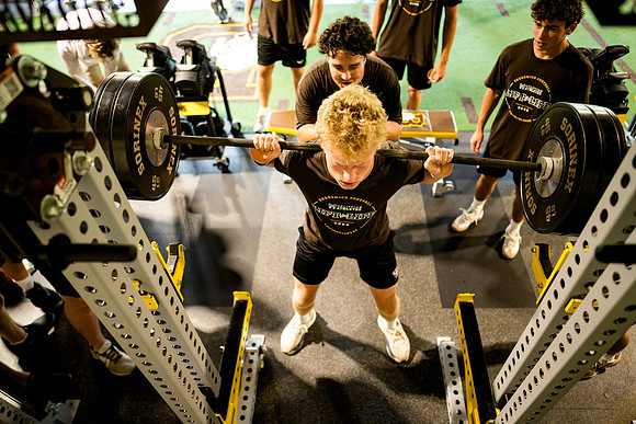 football_liftforlife25_ah_0110
