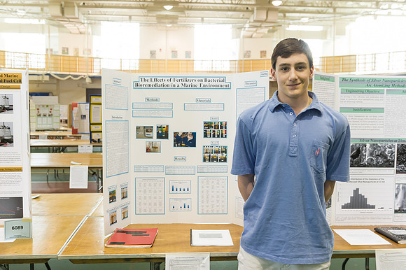 sciencefair14qu_hl_8657