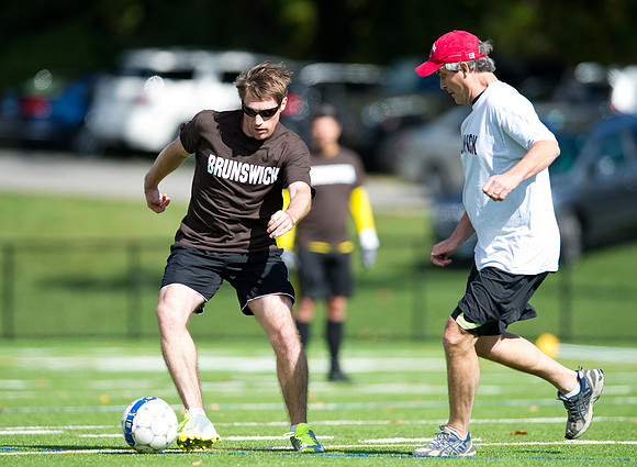 hc15_alumsoccer_dburns_3456